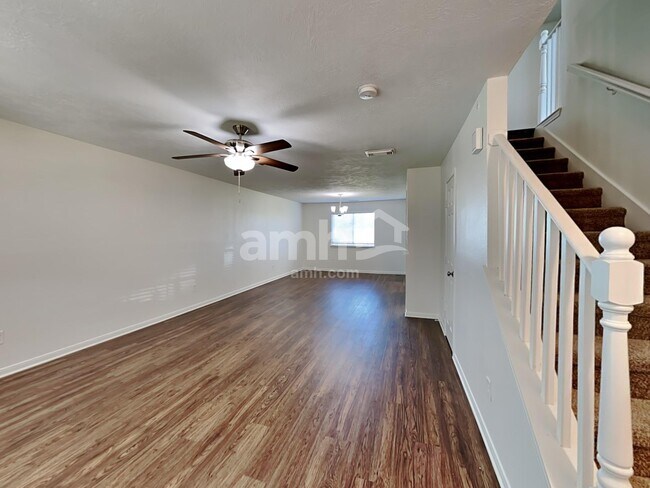 Foto del edificio - 16410 Tudor Point Ct