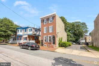 Building Photo - 848 N Madison St