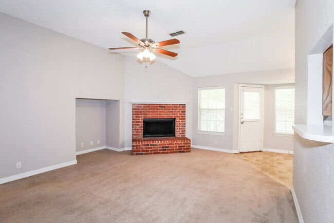 Building Photo - 309 Woodlawn St