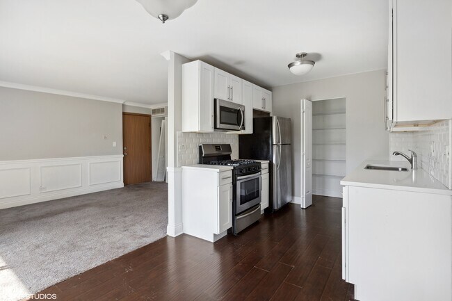 Building Photo - 322 Newport Ln