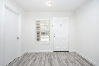 Building Photo - 6306 Spruce Manor Ln