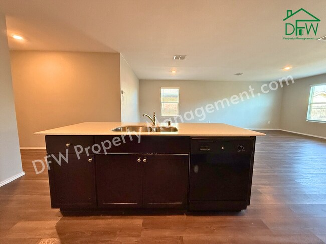 Building Photo - Modern 4-Bedroom Home with Island Kitchen & Spacious Backyard in Princeton!