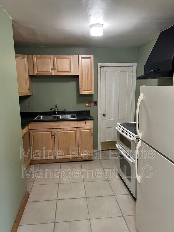 76 Patten St Unit Apt. 2, Bangor, ME 04401 Condo for Rent in Bangor