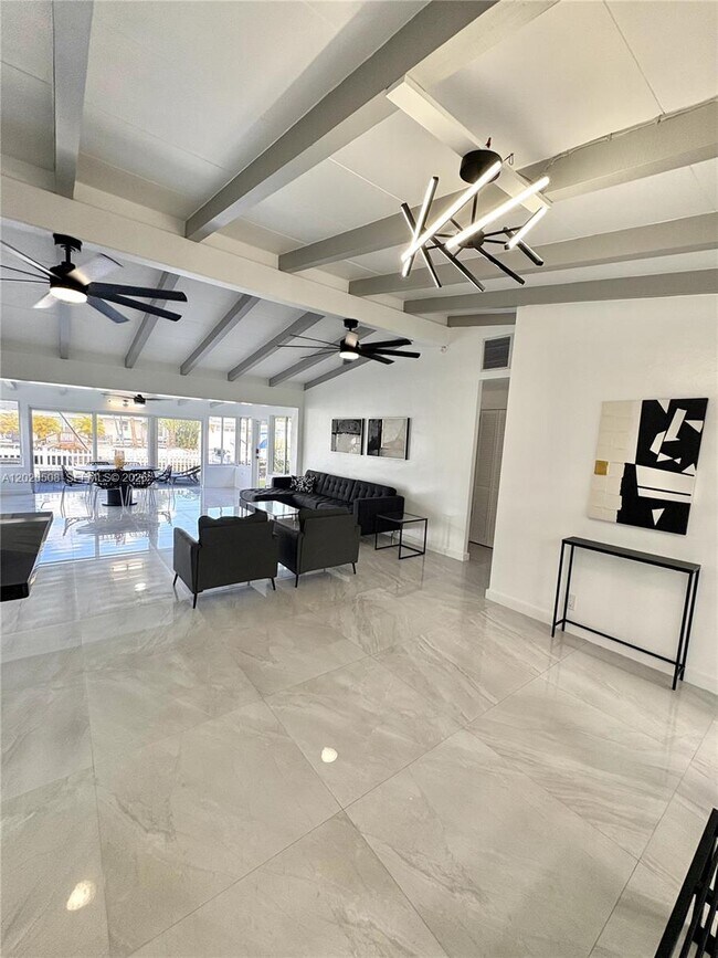 Foto del edificio - 2430 Key Largo Ln