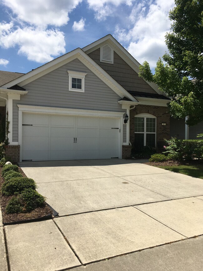 Building Photo - 817 Finnbar Dr