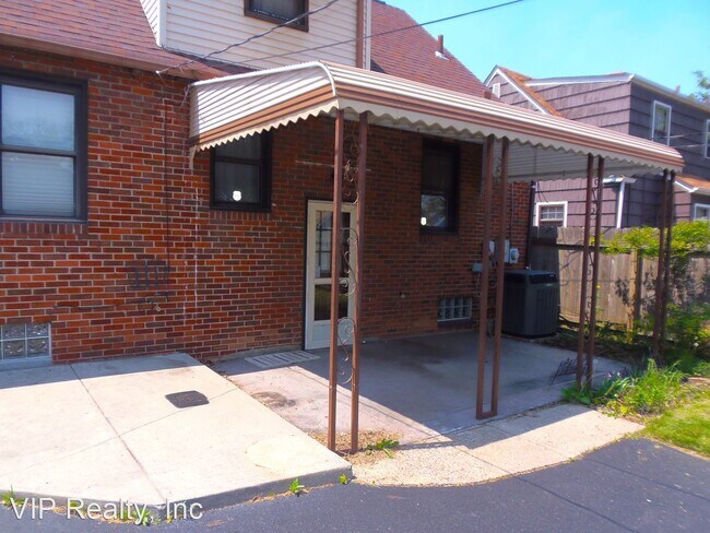 Building Photo - 3 br, 1 bath House - 790 S. Roys Avenue