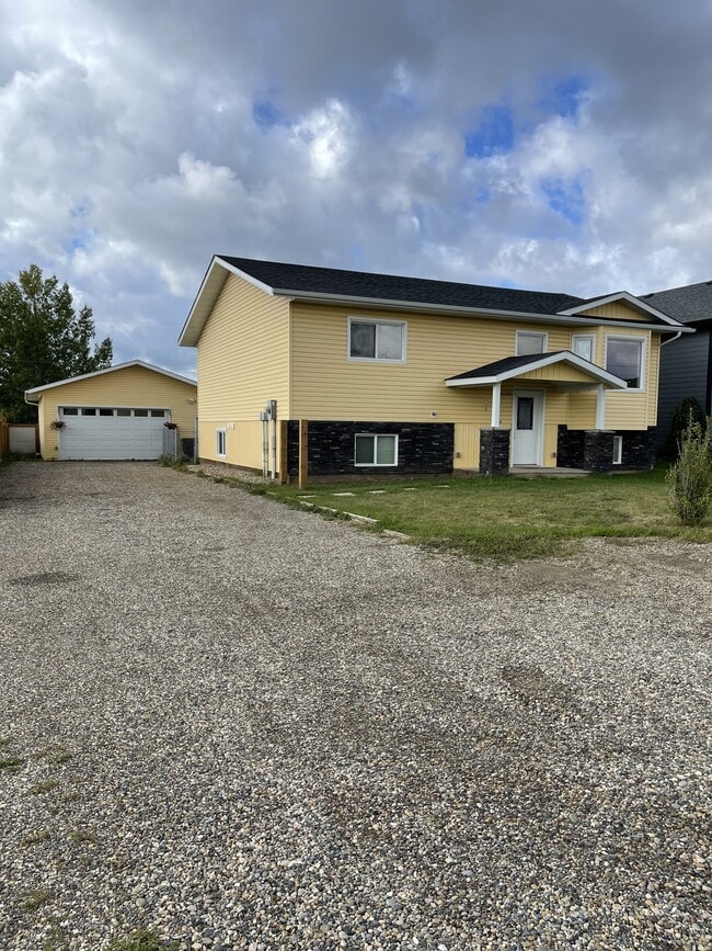 Building Photo - 10200-10297 97 St
