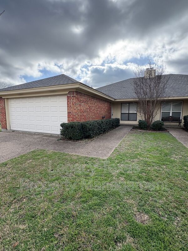 Foto del edificio - 1208 Lindsey Ln