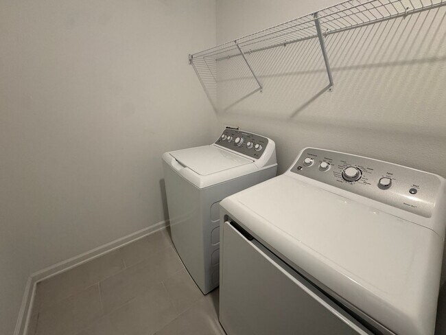 Foto del edificio - Rare find! Multi-Gen Home close to Lake No...