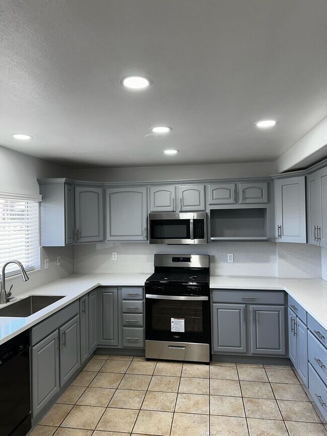Foto del edificio - Awesome Home with RV or Boat Parking! MUST...