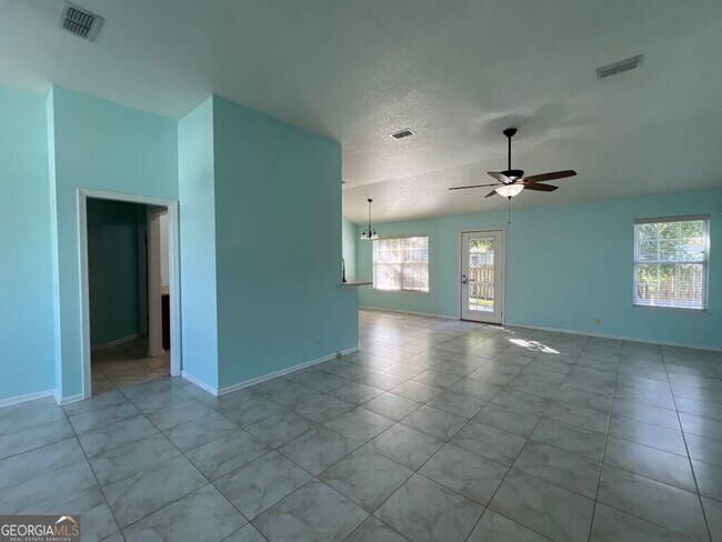 Foto del edificio - 400 Hallowes Dr S