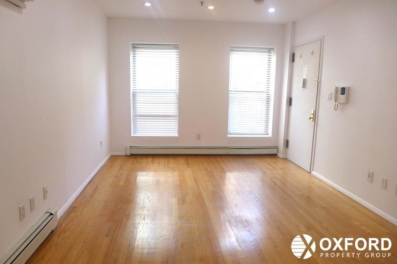 Building Photo - 302 E 52nd St