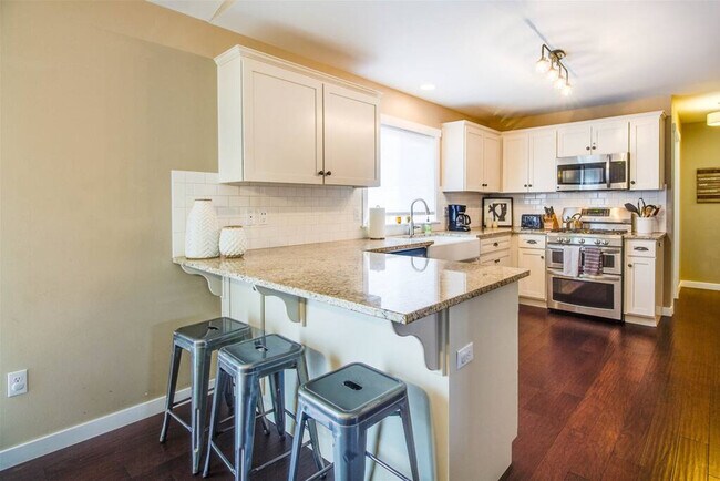 Foto del edificio - 525 SE Gleneden Place