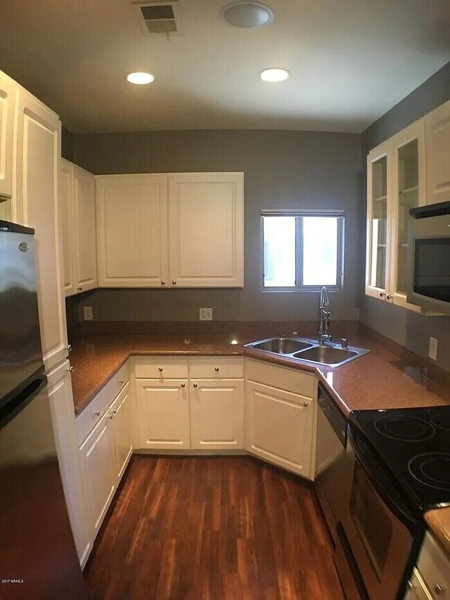 Foto del edificio - Stunning 2-bedroom 2-bath Condo with a 1 car garage