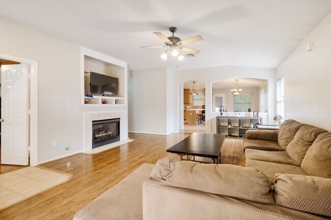 Foto del edificio - 4 Bedroom, 2 Bath, Single Story Home in Ro...