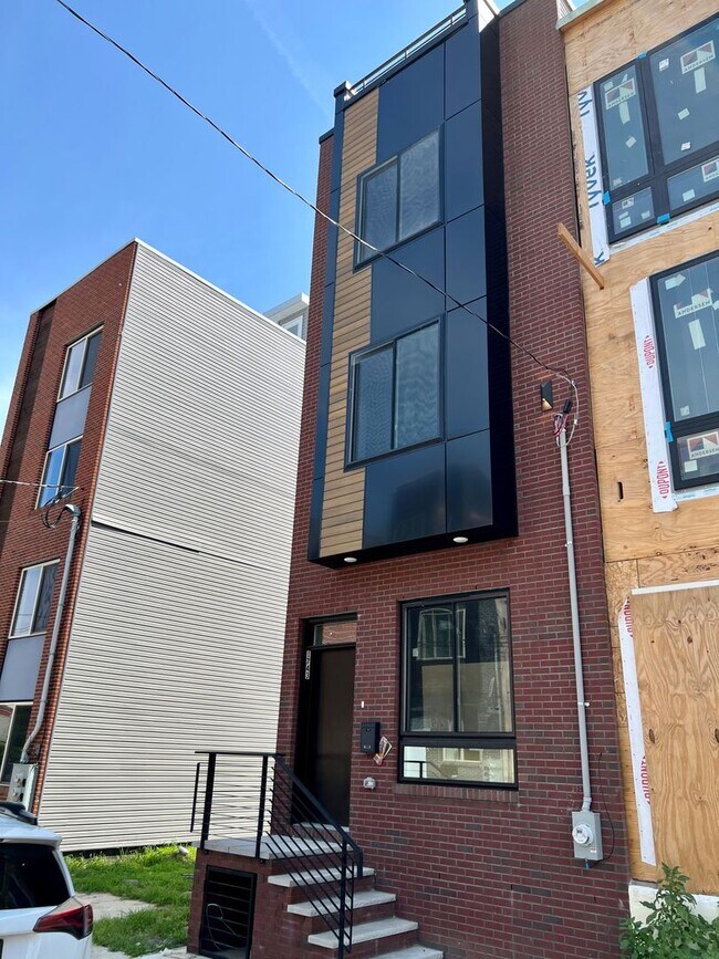 Foto del edificio - New Construction 3-Bedroom Townhome with F...