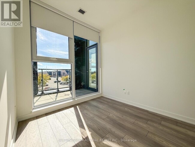 Building Photo - 1007 The Queensway