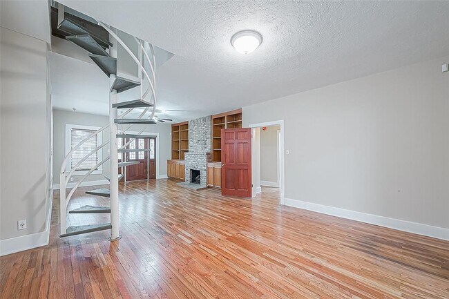 Building Photo - 707 Peden St