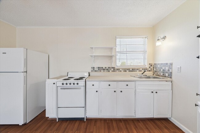 Building Photo - 4011 Vista Blvd