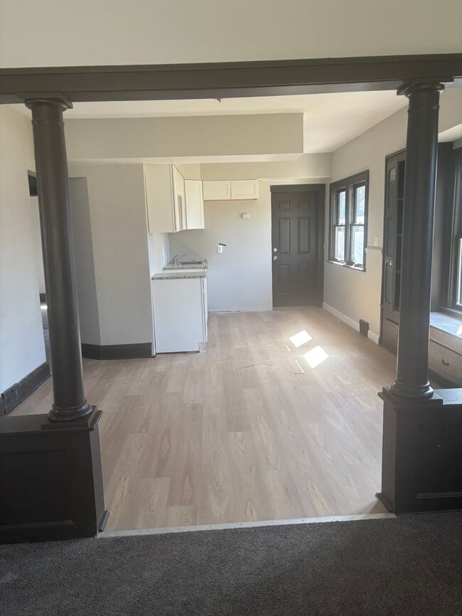 Foto del edificio - 2bd UPSTAIRS Duplex Section 8