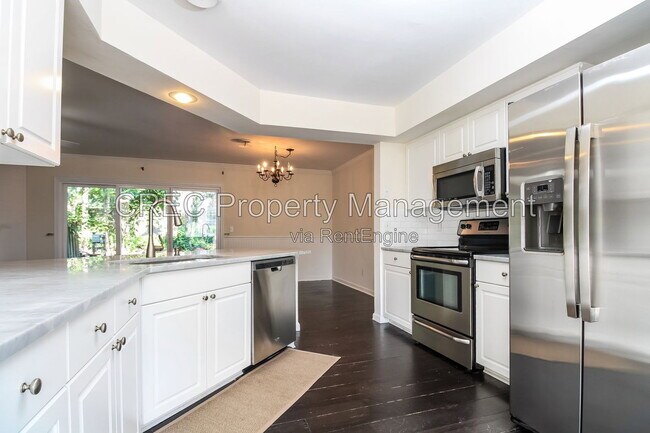 Building Photo - 2065 Emerald Terrace