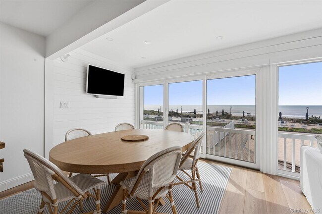 Building Photo - 585 Dune Rd