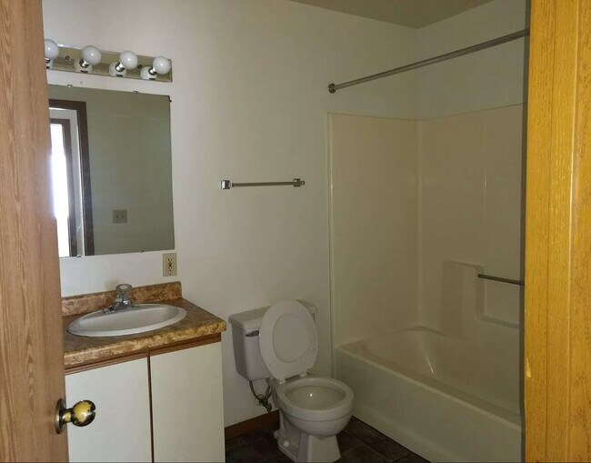 518 Quincy St Apartments in Onalaska, WI