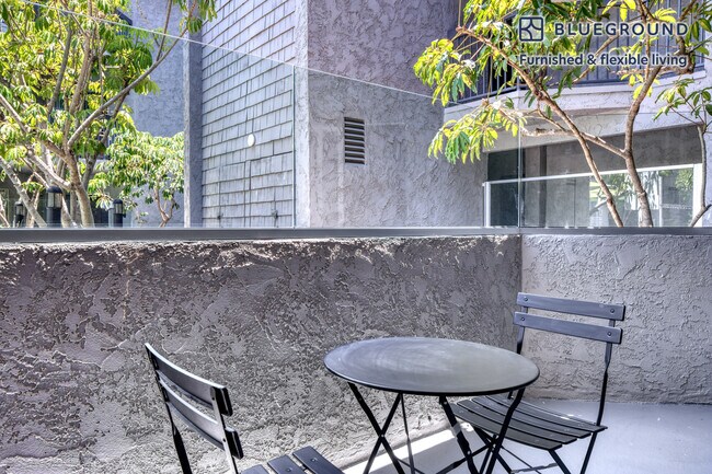 Foto del edificio - 350 E Del Mar Blvd