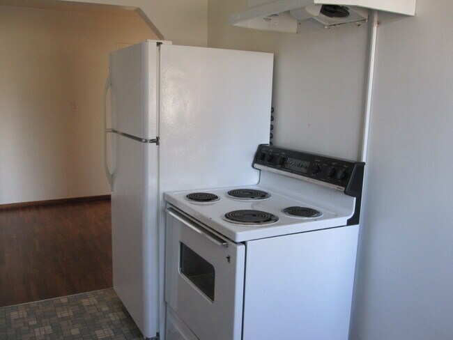 Building Photo - 602 S 8th Ave