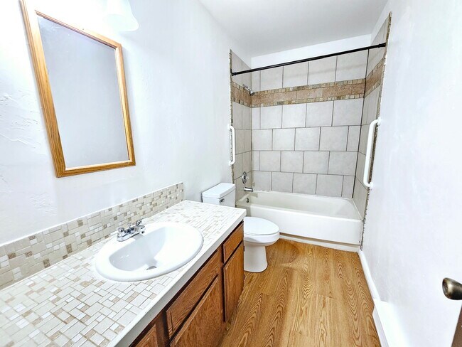 Foto del edificio - 3255 Mesa Ave