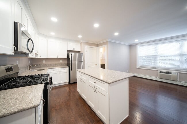 Interior Photo - Hickory Manor