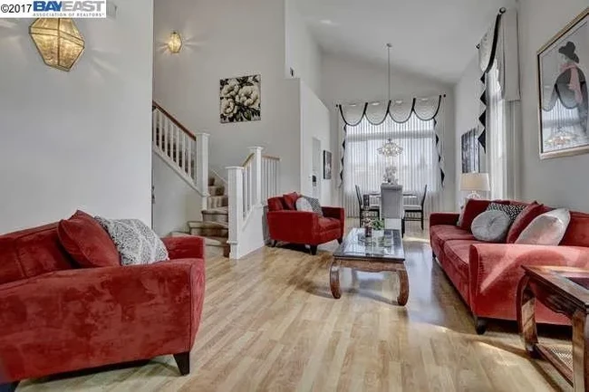 living room - 29278 Bowhill Rd