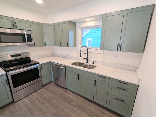 Foto del edificio - 4248 Regent Ave N