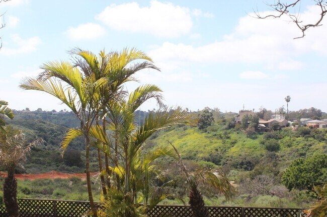 Foto del edificio - Gorgeous 3B/2BA Upgraded House w/ Canyon V...