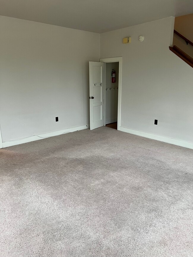 Living Room - 3413 Urban St