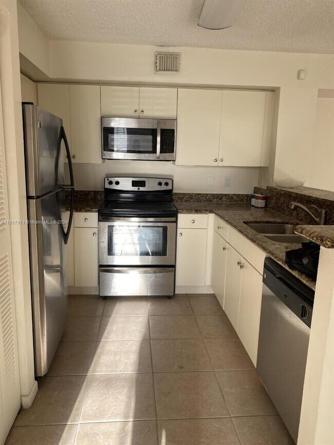 Foto del edificio - 1749 Village Blvd