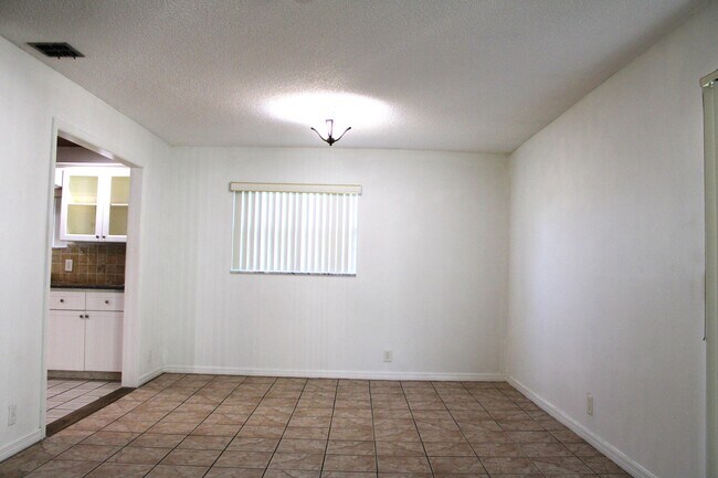 Building Photo - 1322 Kirk Rd