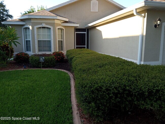 Foto del edificio - 412 Hollow Glen Dr