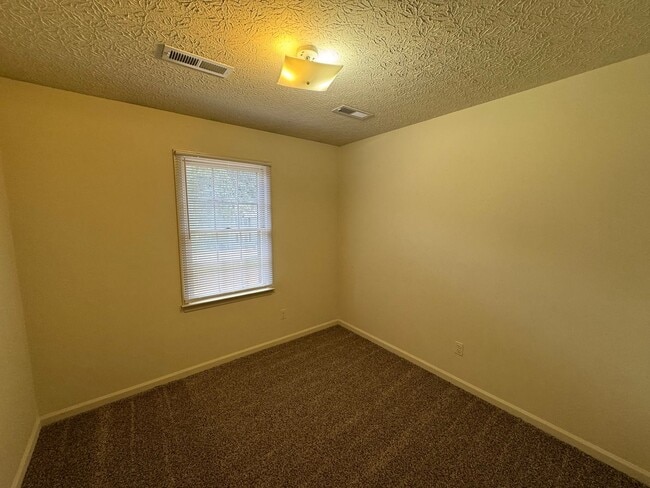 Building Photo - Affordable Bedford Apartment (Grand Arbre ...