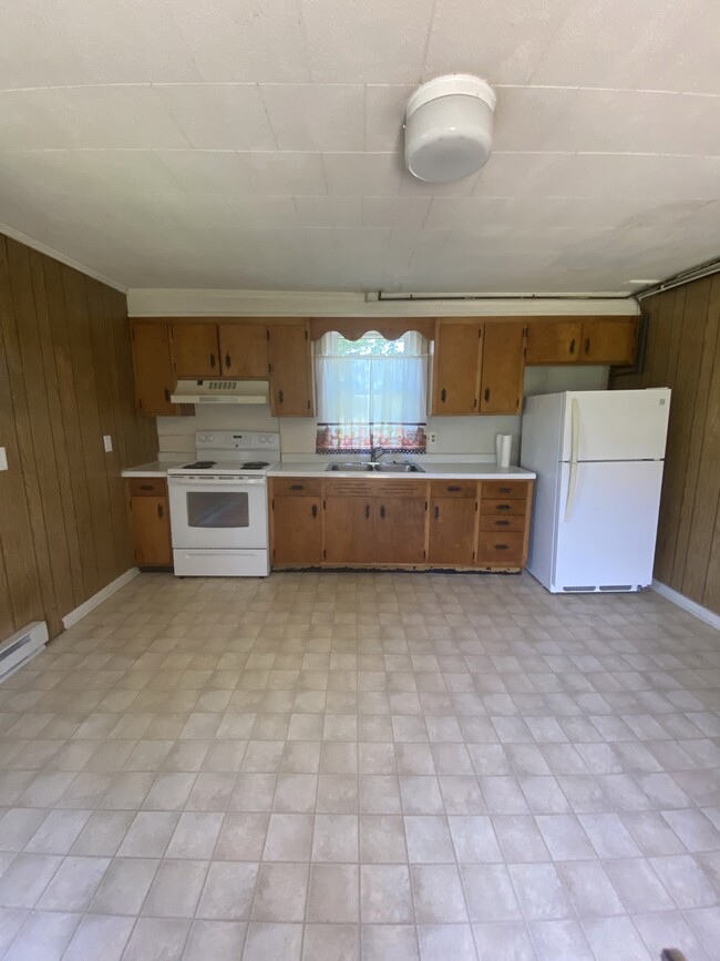 kitchen - 24255 Melitota Rd
