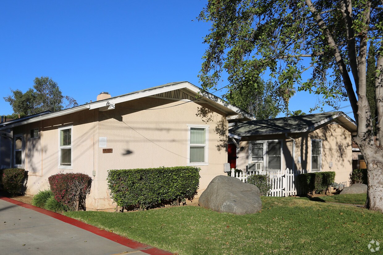 Foto del edificio - 1203 S Maple St