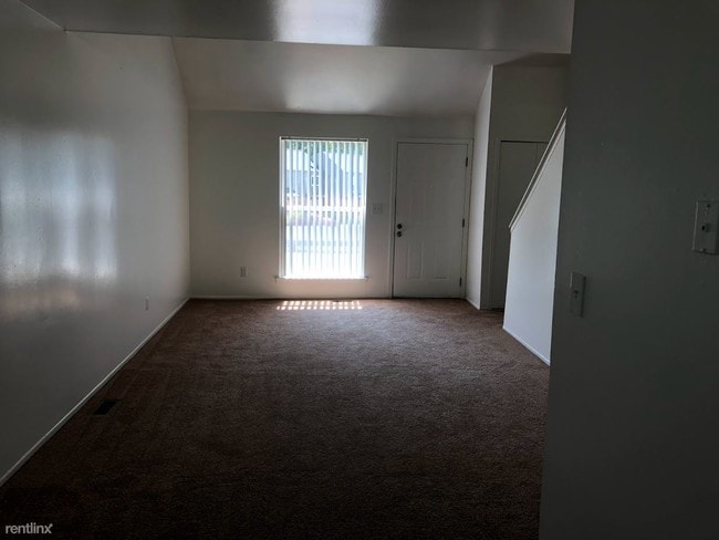 Building Photo - 1 br, 1 bath Townhome - 649 Villa Dr