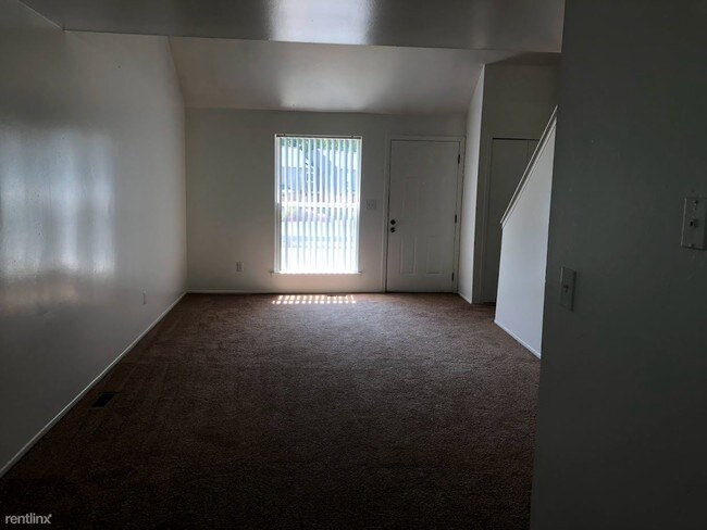Foto del edificio - 1 br, 1 bath Townhome - 649 Villa Dr