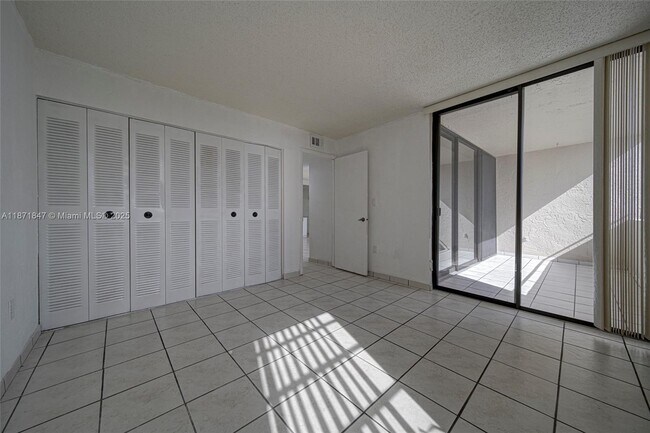 Foto del edificio - 10400 SW 108th Ave