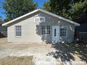 Building Photo - 10 S Yorktown Ave