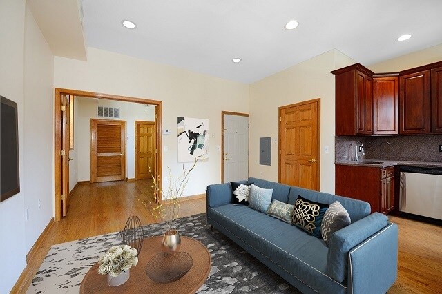 Building Photo - 1029 Willow Ave