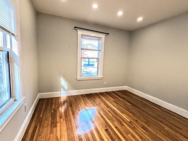 Building Photo - 3957 Washington St