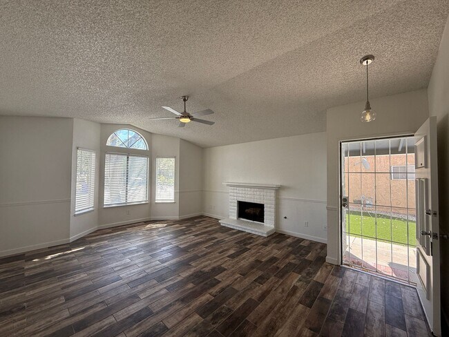 Foto del edificio - Palmdale 3 + 2 Available Now!