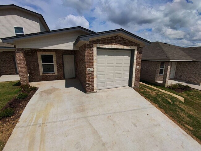 Foto del edificio - 2107 Wildewood Dr
