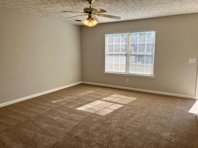 Building Photo - 2 br, 2.5 bath House - 1517 Center Pointe Dr.